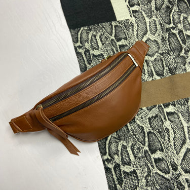 Michél Leather Moon Bag | Dark Tan
